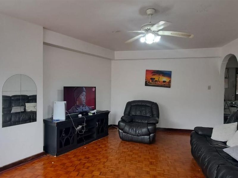 Newly Renovated Spacious 2-bedroom Apartment in Durban Central - Photo 5