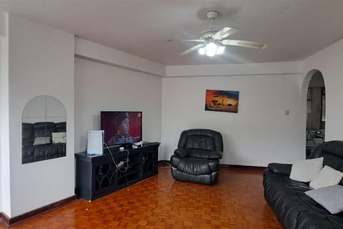 Newly Renovated Spacious 2-bedroom Apartment in Durban Central - Photo 5