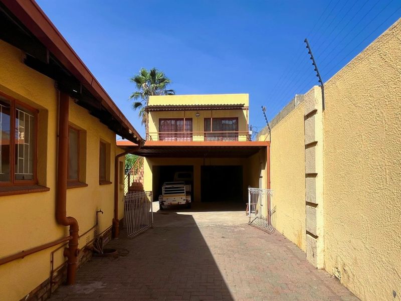 SOLD - 3 Bedroom Home with Flatlet in Elandspark! - Photo 1