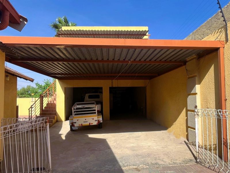 SOLD - 3 Bedroom Home with Flatlet in Elandspark! - Photo 4
