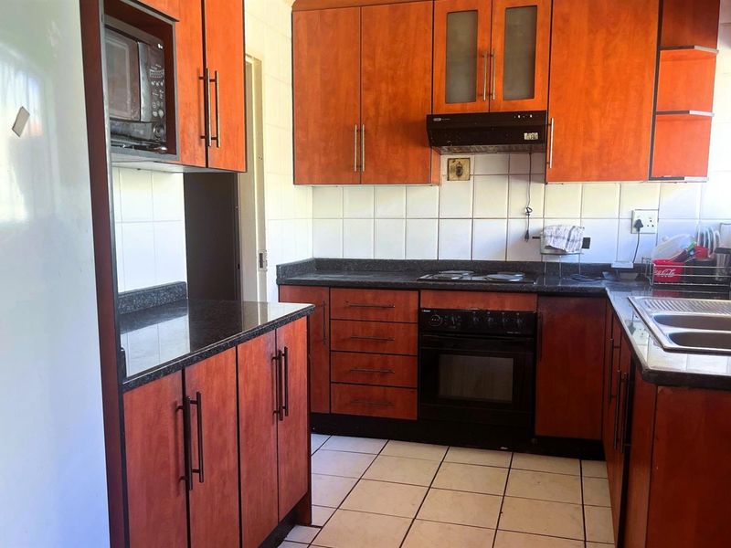 SOLD - 3 Bedroom Home with Flatlet in Elandspark! - Photo 7