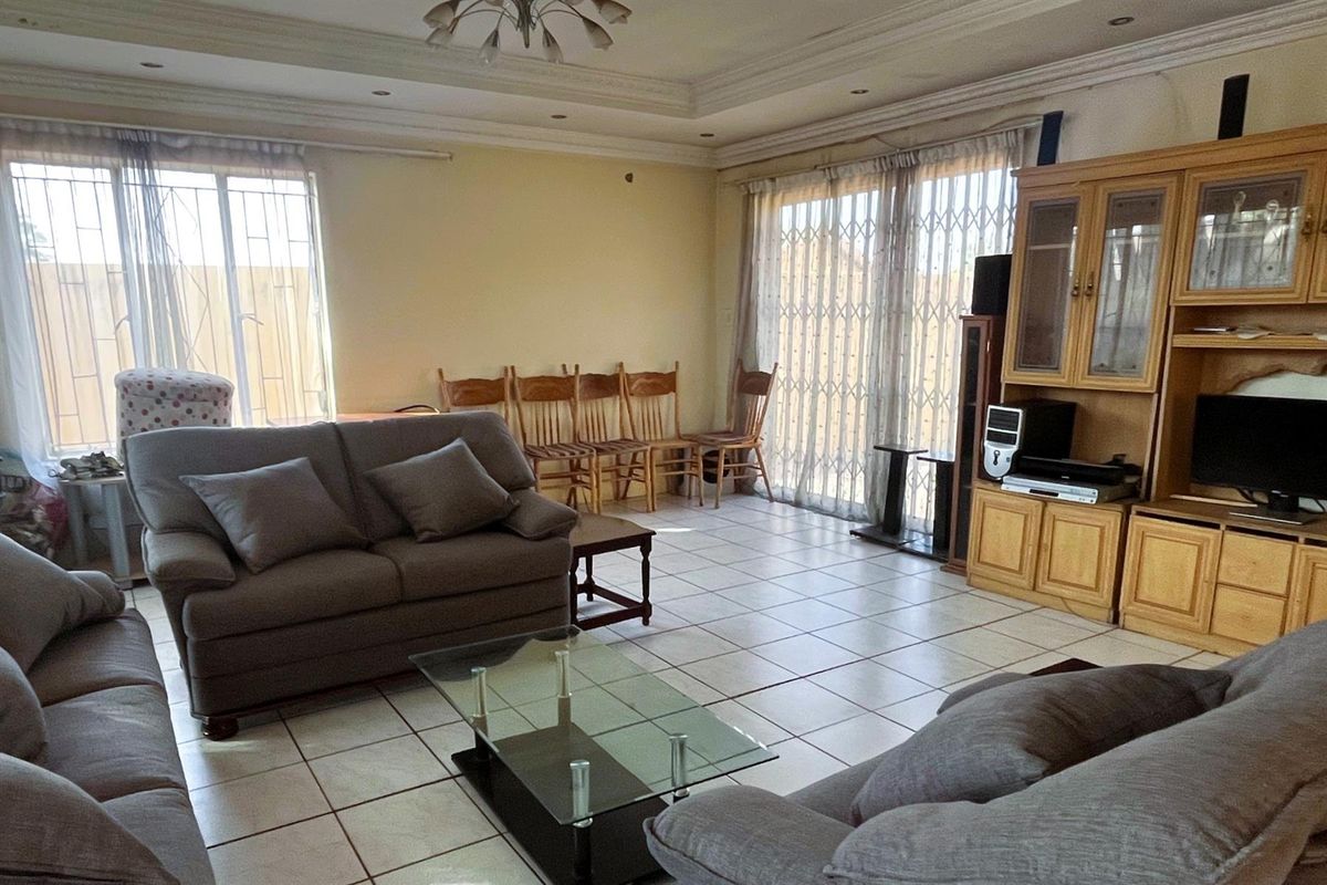 SOLD - 3 Bedroom Home with Flatlet in Elandspark! - Photo 5