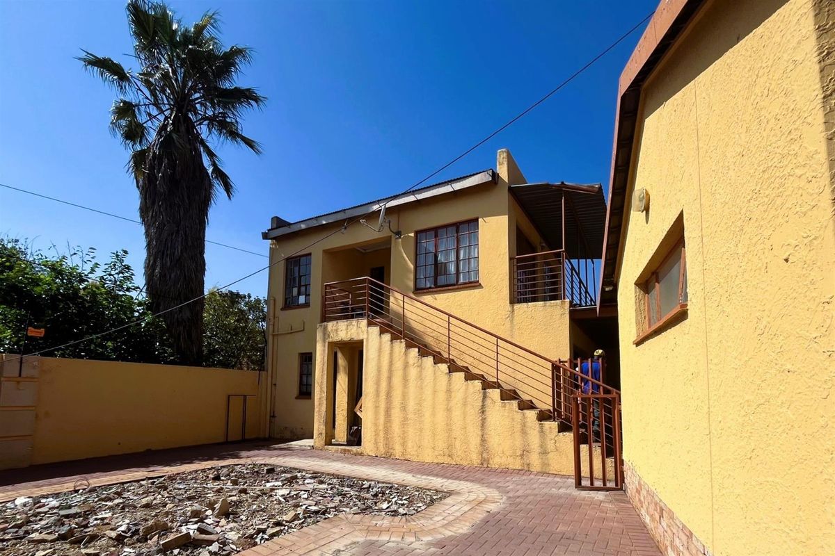 SOLD - 3 Bedroom Home with Flatlet in Elandspark! - Photo 2