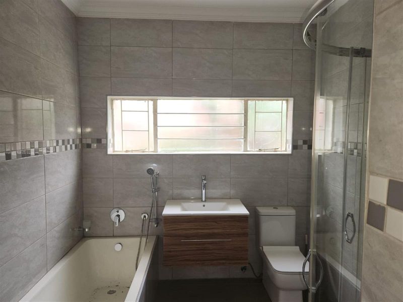 Beautifully Designed Family Home with Dual En-Suites and Modern Flair - Photo 9