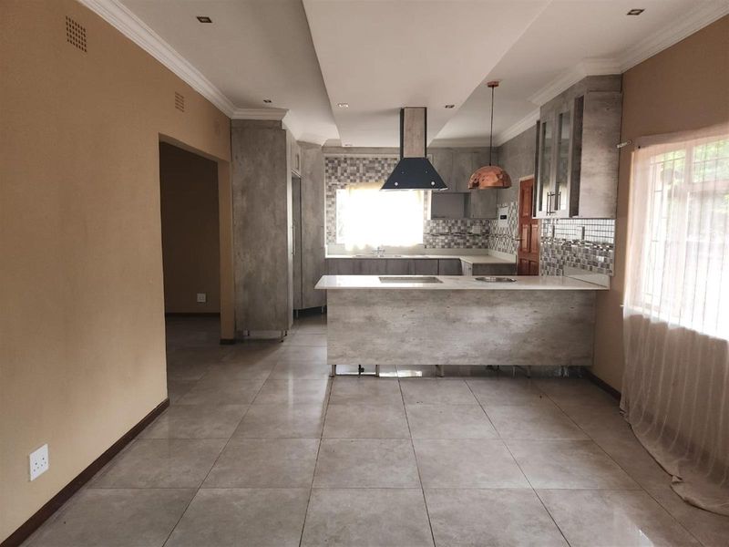 Beautifully Designed Family Home with Dual En-Suites and Modern Flair - Photo 3