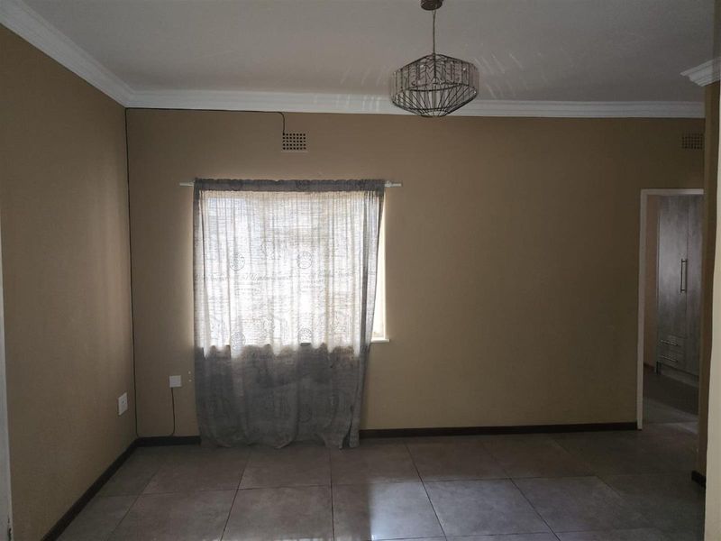 Beautifully Designed Family Home with Dual En-Suites and Modern Flair - Photo 6