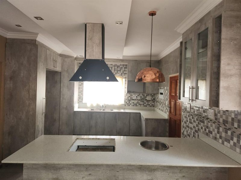 Beautifully Designed Family Home with Dual En-Suites and Modern Flair - Photo 4