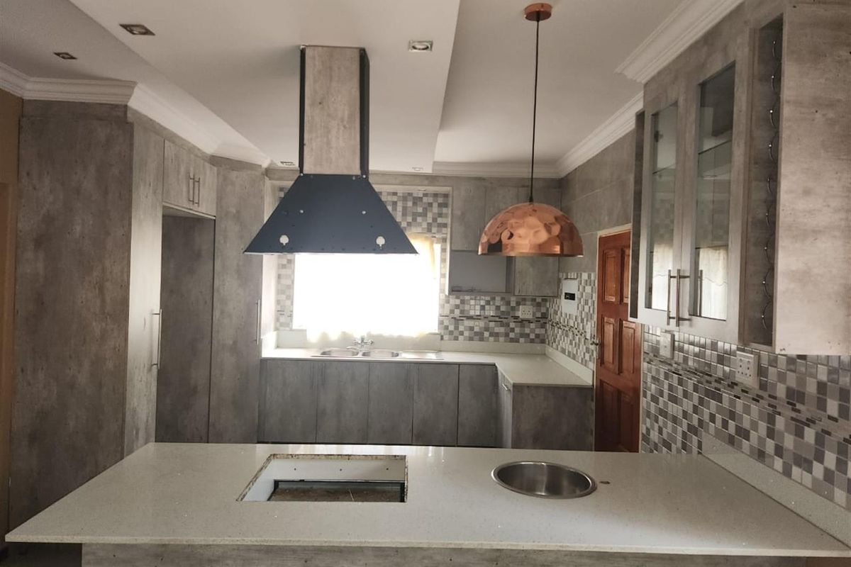 Beautifully Designed Family Home with Dual En-Suites and Modern Flair - Photo 4