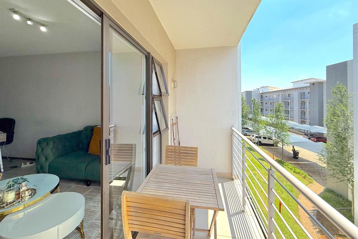 Modern Luxury Living in the Heart of Fourways - Photo 4