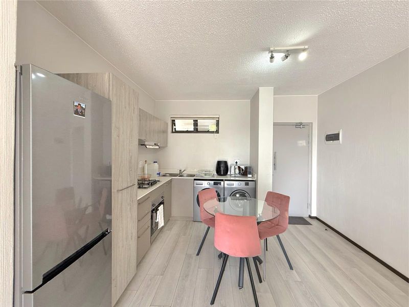 Modern Luxury Living in the Heart of Fourways - Photo 3