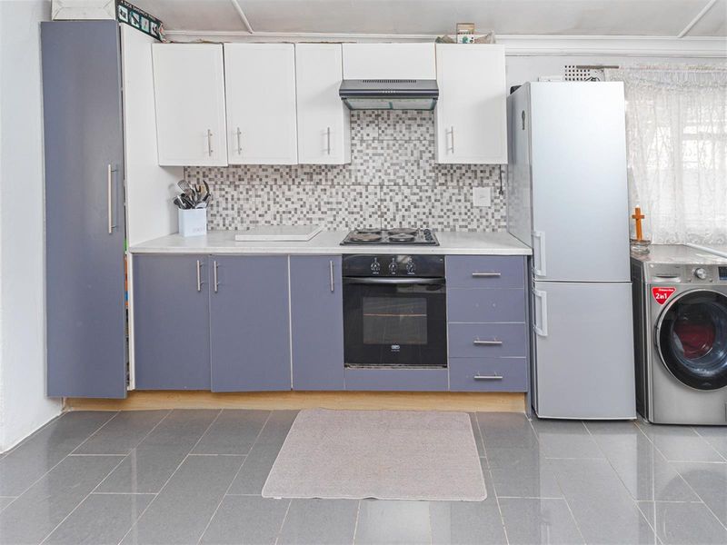 Charming Family Home with Pool, Lapa and Modern Comforts in Bosmont - Photo 10