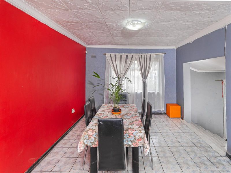 Charming Family Home with Pool, Lapa and Modern Comforts in Bosmont - Photo 3