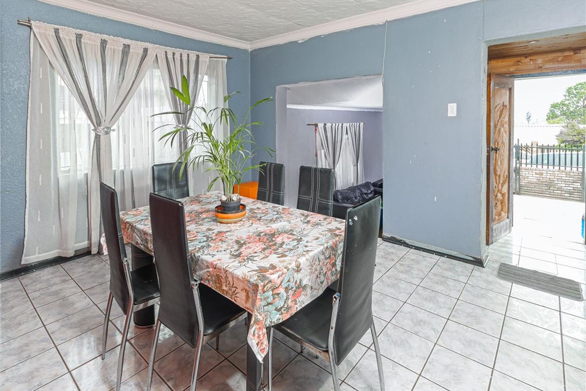 Charming Family Home with Pool, Lapa and Modern Comforts in Bosmont - Photo 5