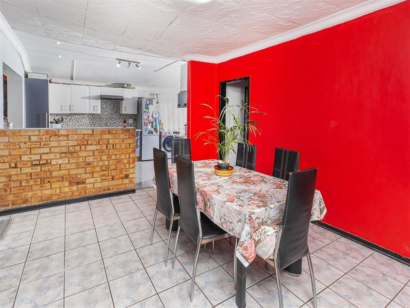 Charming Family Home with Pool, Lapa and Modern Comforts in Bosmont - Photo 4