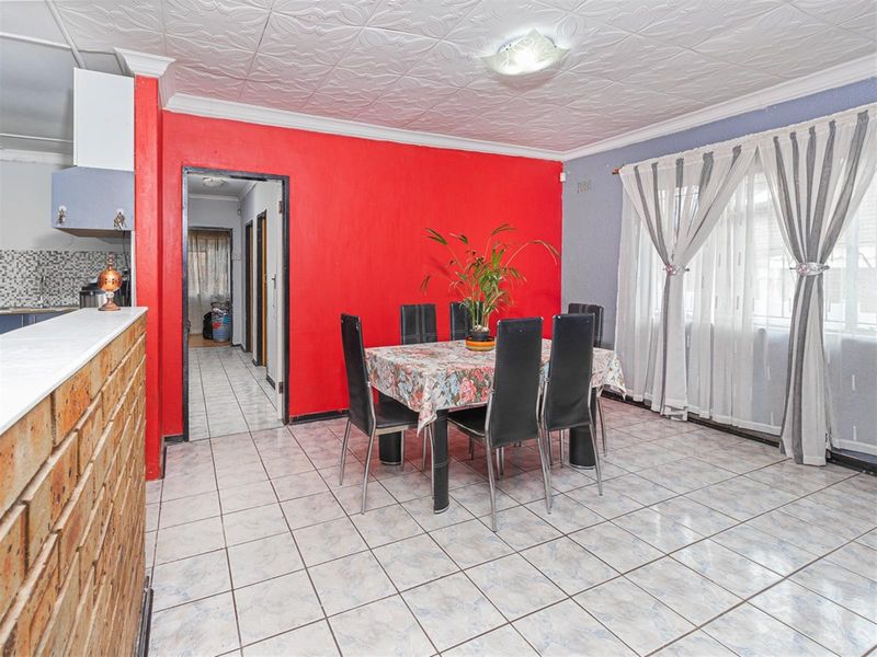 Charming Family Home with Pool, Lapa and Modern Comforts in Bosmont - Photo 2