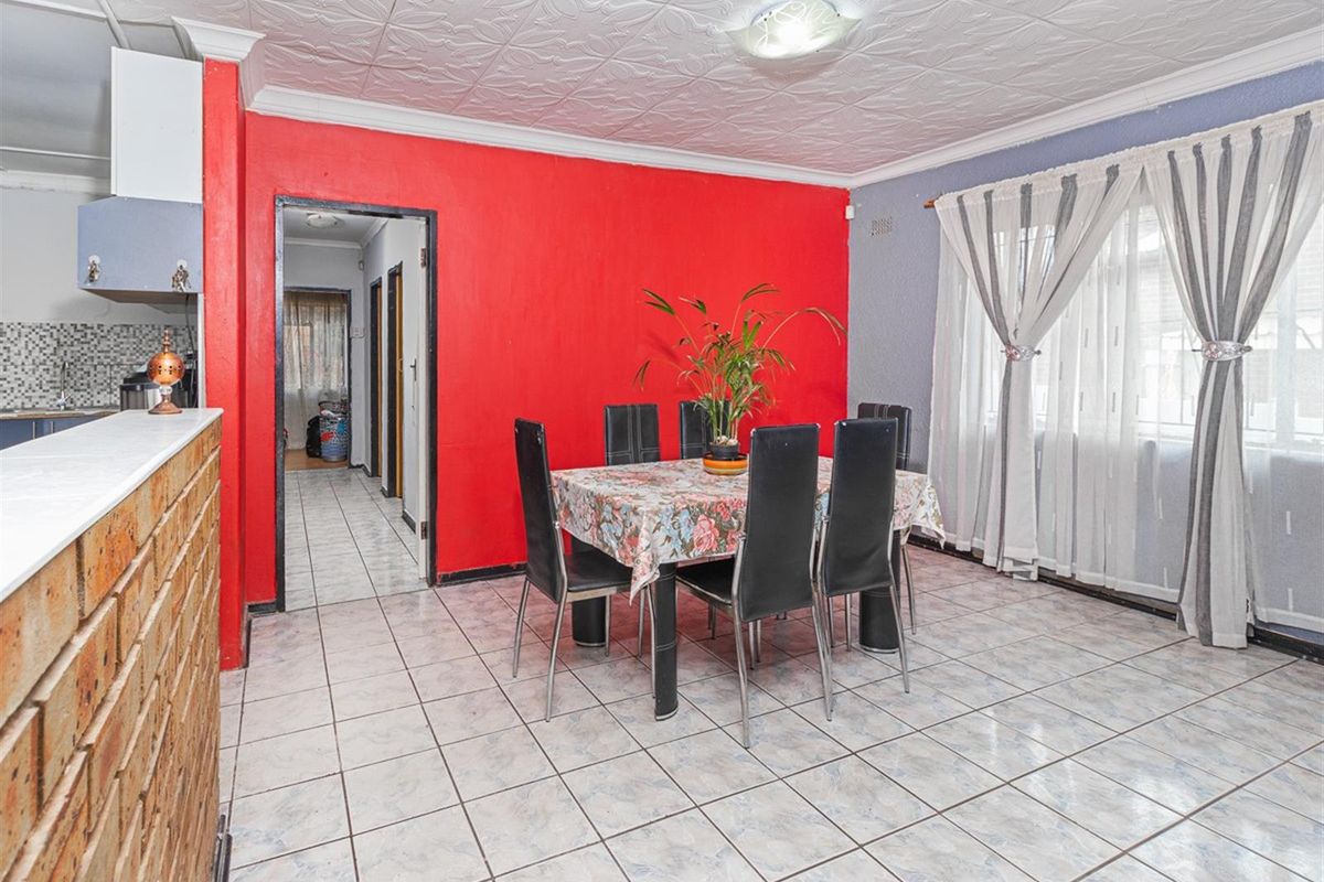 Charming Family Home with Pool, Lapa and Modern Comforts in Bosmont - Photo 2