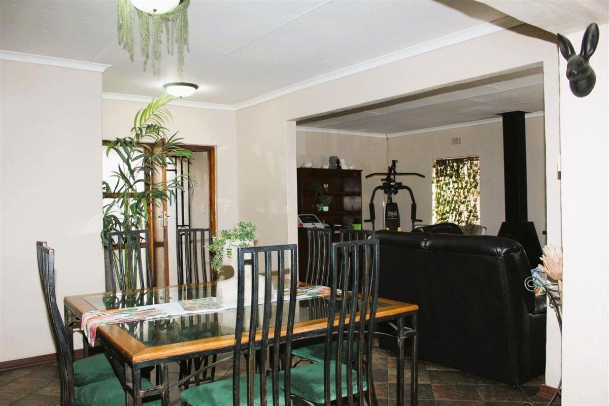 Beautiful 4-Bedroom House For Sale in Vaalpark, Sasolburg - Photo 5