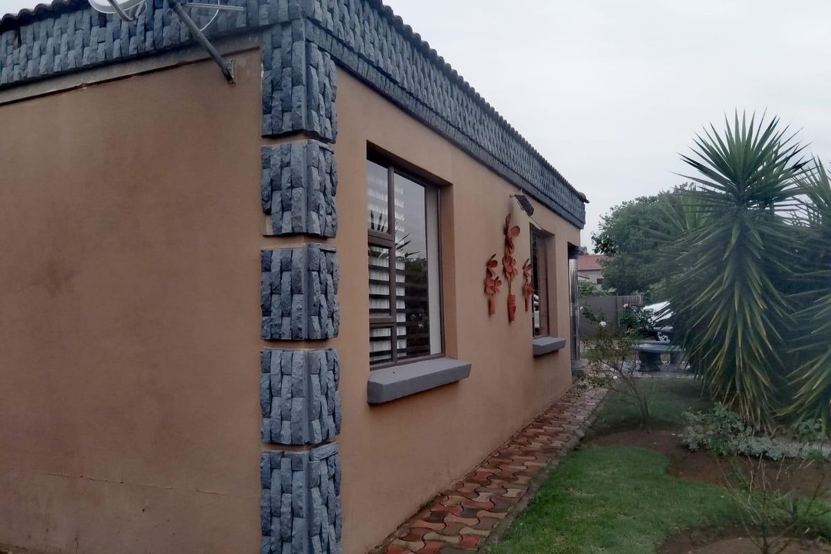 House For Sale in Jackaroo Park, Witbank - Photo 3