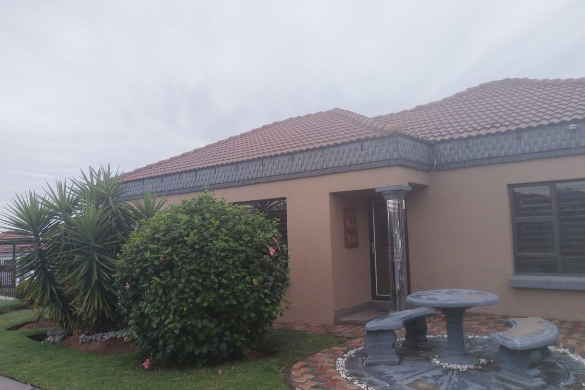House For Sale in Jackaroo Park, Witbank - Photo 2