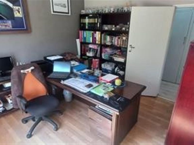 A Charming Family Home is For Sale in Sasolburg Central, Sasolburg - Photo 10