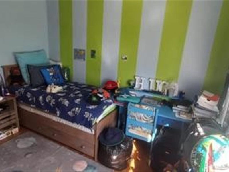 A Charming Family Home is For Sale in Sasolburg Central, Sasolburg - Photo 9