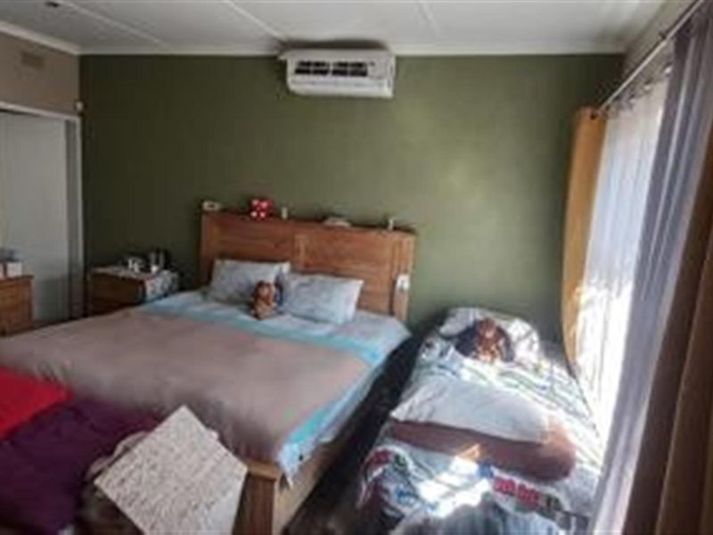 A Charming Family Home is For Sale in Sasolburg Central, Sasolburg - Photo 8