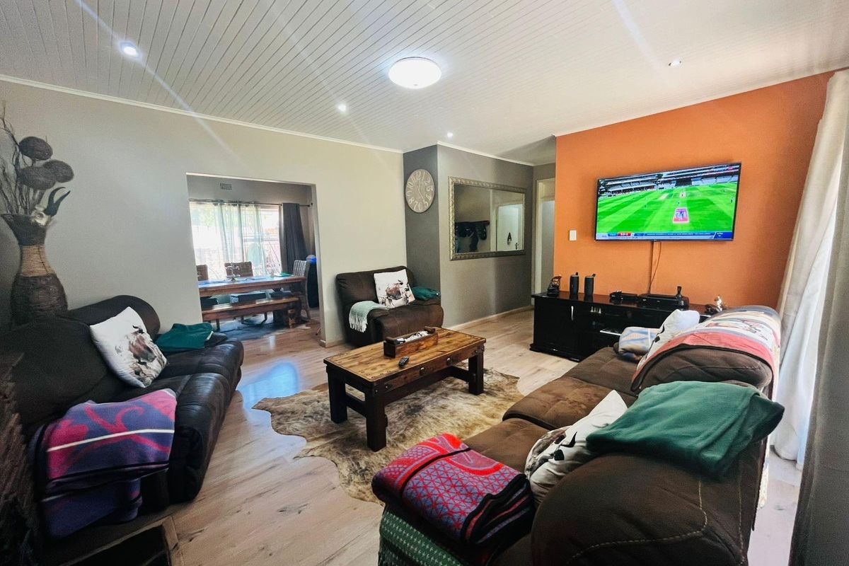A Charming Family Home is For Sale in Sasolburg Central, Sasolburg - Photo 5
