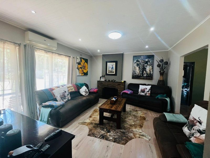A Charming Family Home is For Sale in Sasolburg Central, Sasolburg - Photo 4