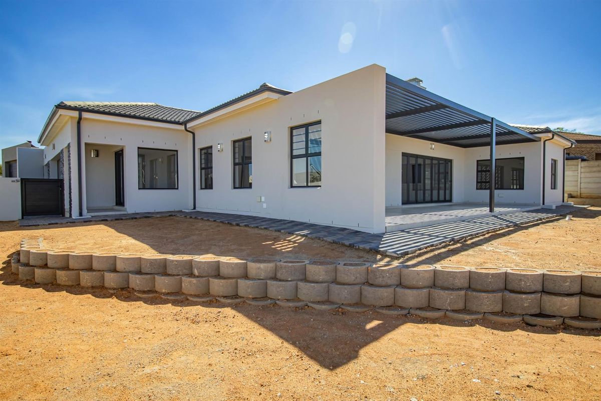 New 4 Bedroom Modern Home for Sale in Tafelzicht - Photo 2