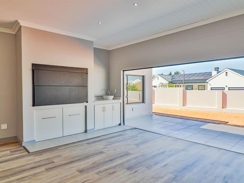 New 4 Bedroom Modern Home for Sale in Tafelzicht - Photo 9