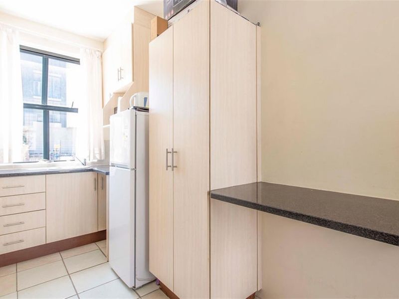 2 Bedroom Apartment for Sale - Photo 6