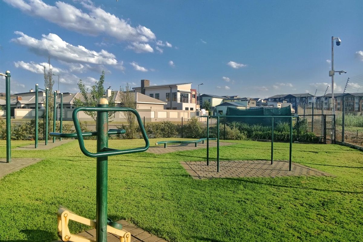 Elegant 3-Bedroom Double-Storey Home with Double Garage in Secure Montana Estate - Photo 4