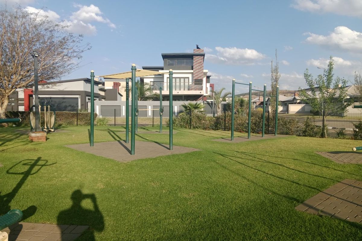 Elegant 3 Bedroom Double Storey Home with Double Garage in Secure Estate for Sale - Photo 3
