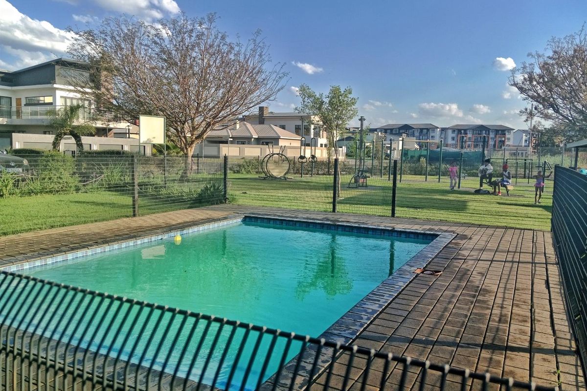Elegant 3 Bedroom Double Storey Home with Double Garage in Secure Estate for Sale - Photo 2