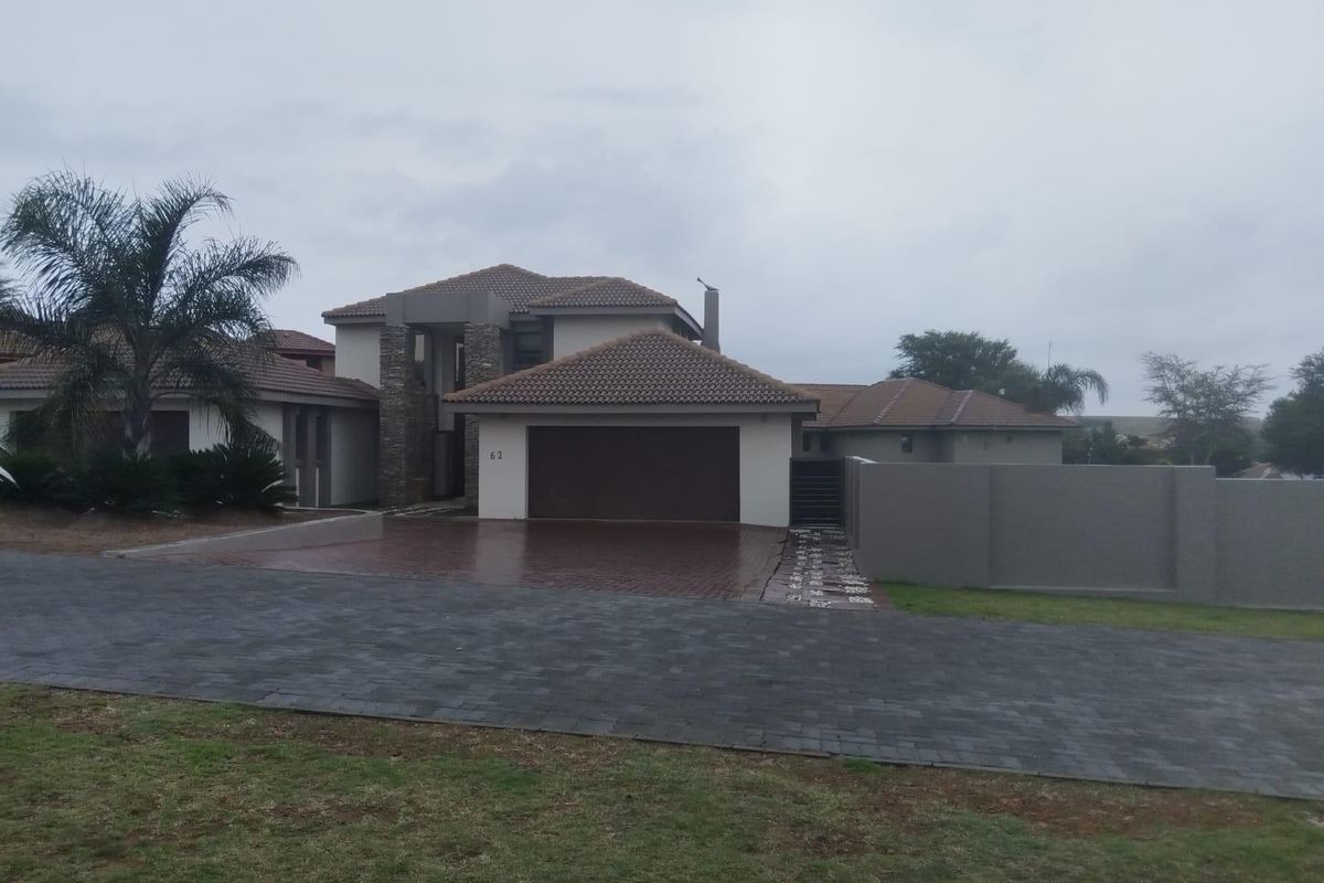 House For Sale in Bankenveld Golf Estate, Bankenveld, Witbank - Photo 3