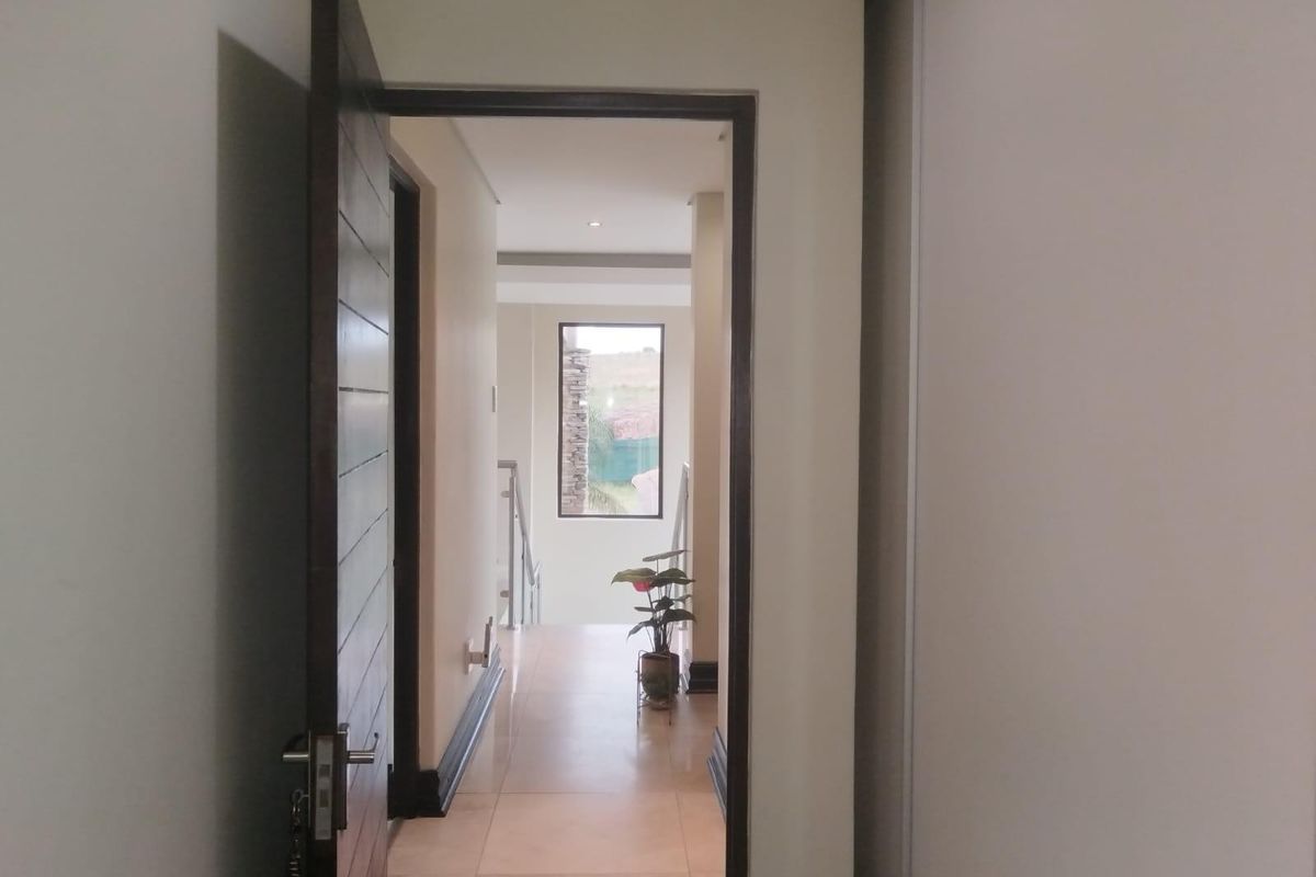 House For Sale in Bankenveld Golf Estate, Bankenveld, Witbank - Photo 4