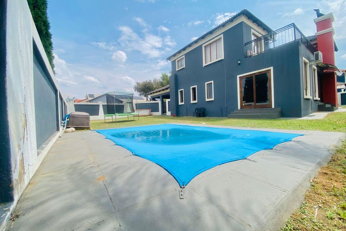 House For Sale in Thatchfield Close Estate, Centurion - Photo 2