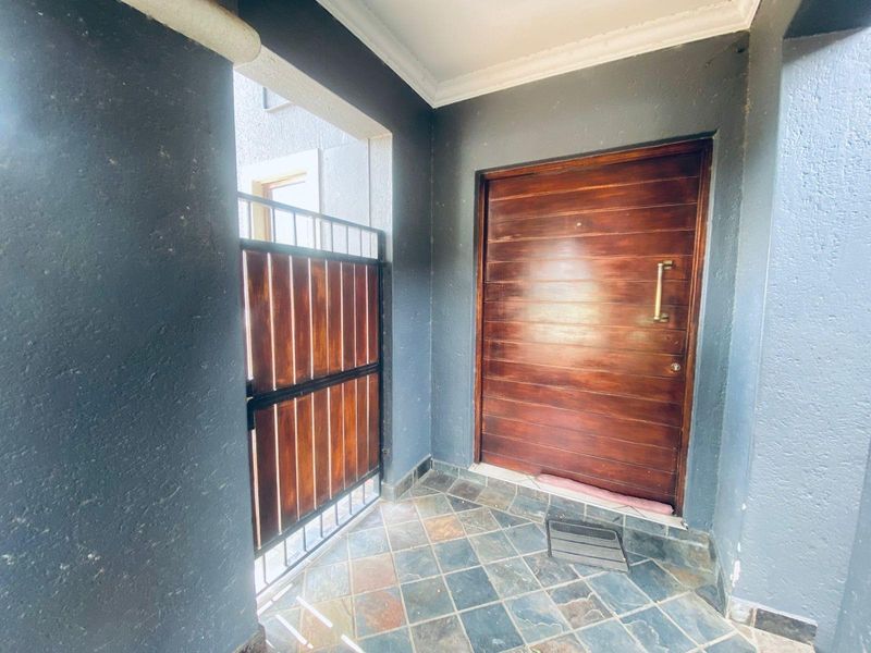 House For Sale in Thatchfield Close Estate, Centurion - Photo 5