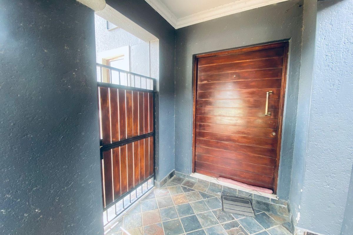 House For Sale in Thatchfield Close Estate, Centurion - Photo 5