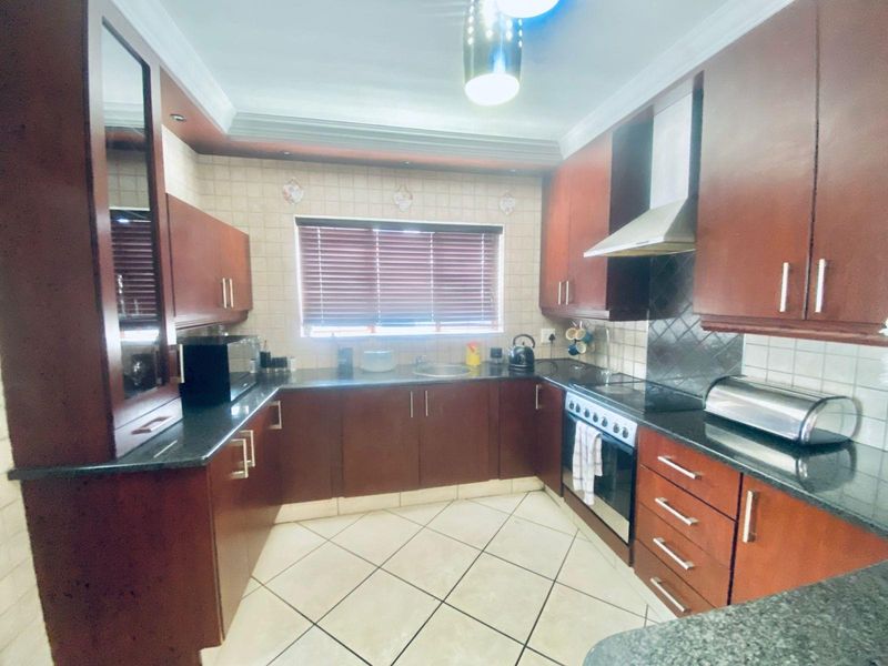 House For Sale in Thatchfield Close Estate, Centurion - Photo 9