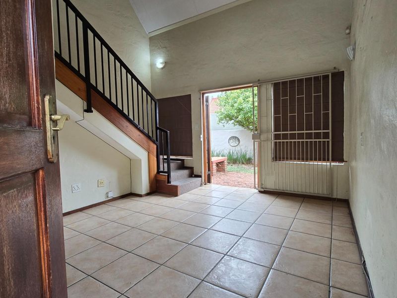 Townhouse Loft For Sale in Equestria Pretoria Gauteng - Photo 4