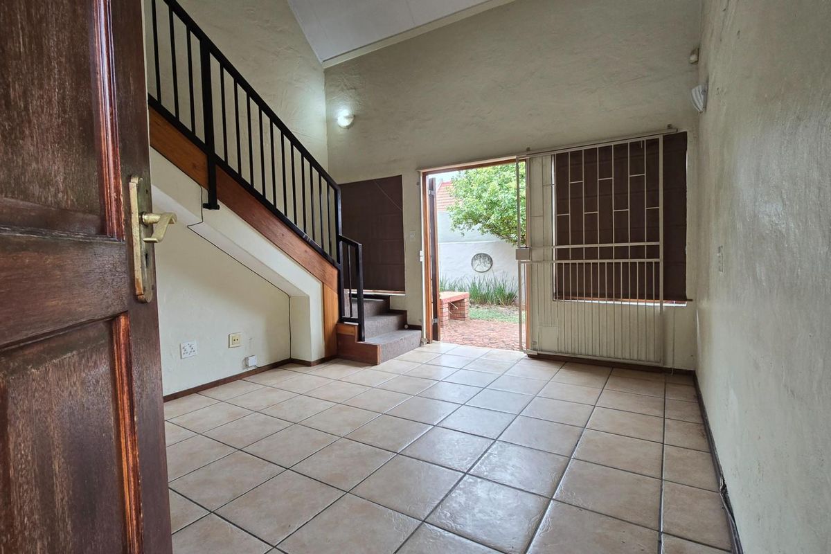 Townhouse Loft For Sale in Equestria Pretoria Gauteng - Photo 4