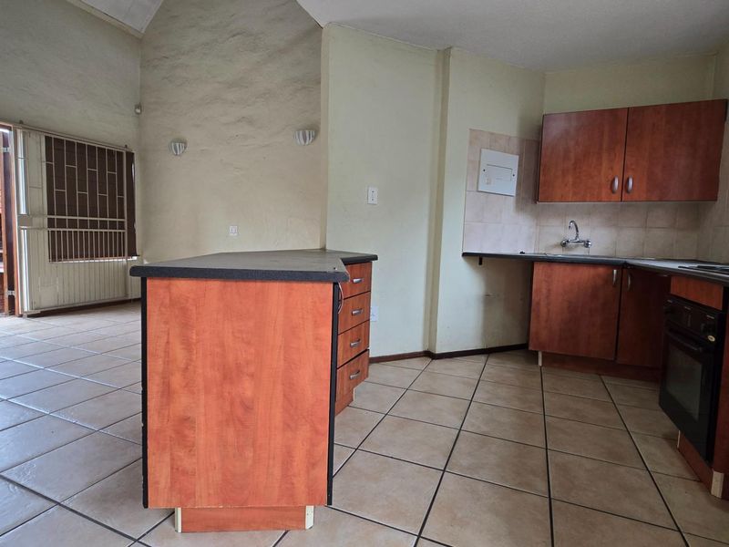 Townhouse Loft For Sale in Equestria Pretoria Gauteng - Photo 6