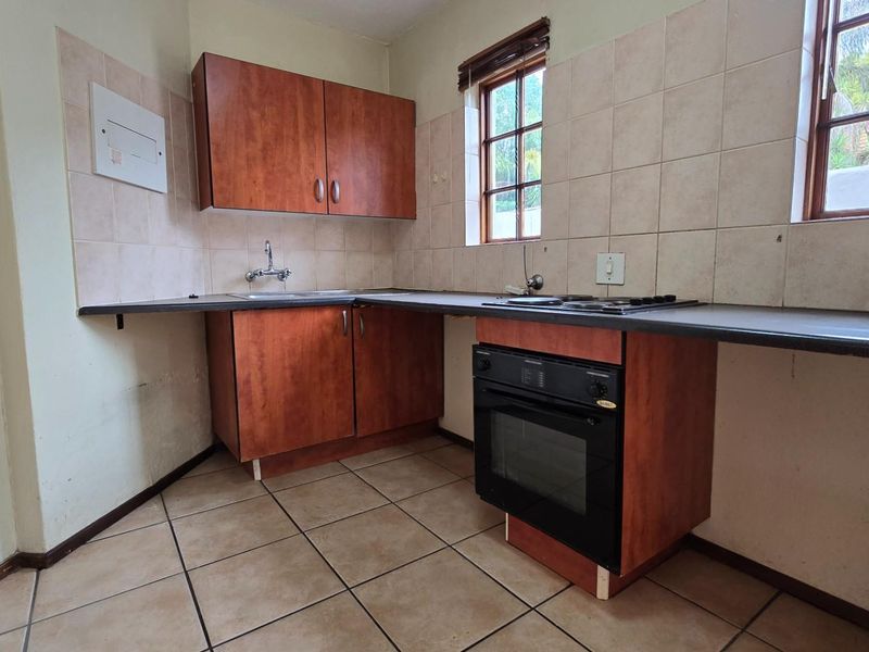 Townhouse Loft For Sale in Equestria Pretoria Gauteng - Photo 8