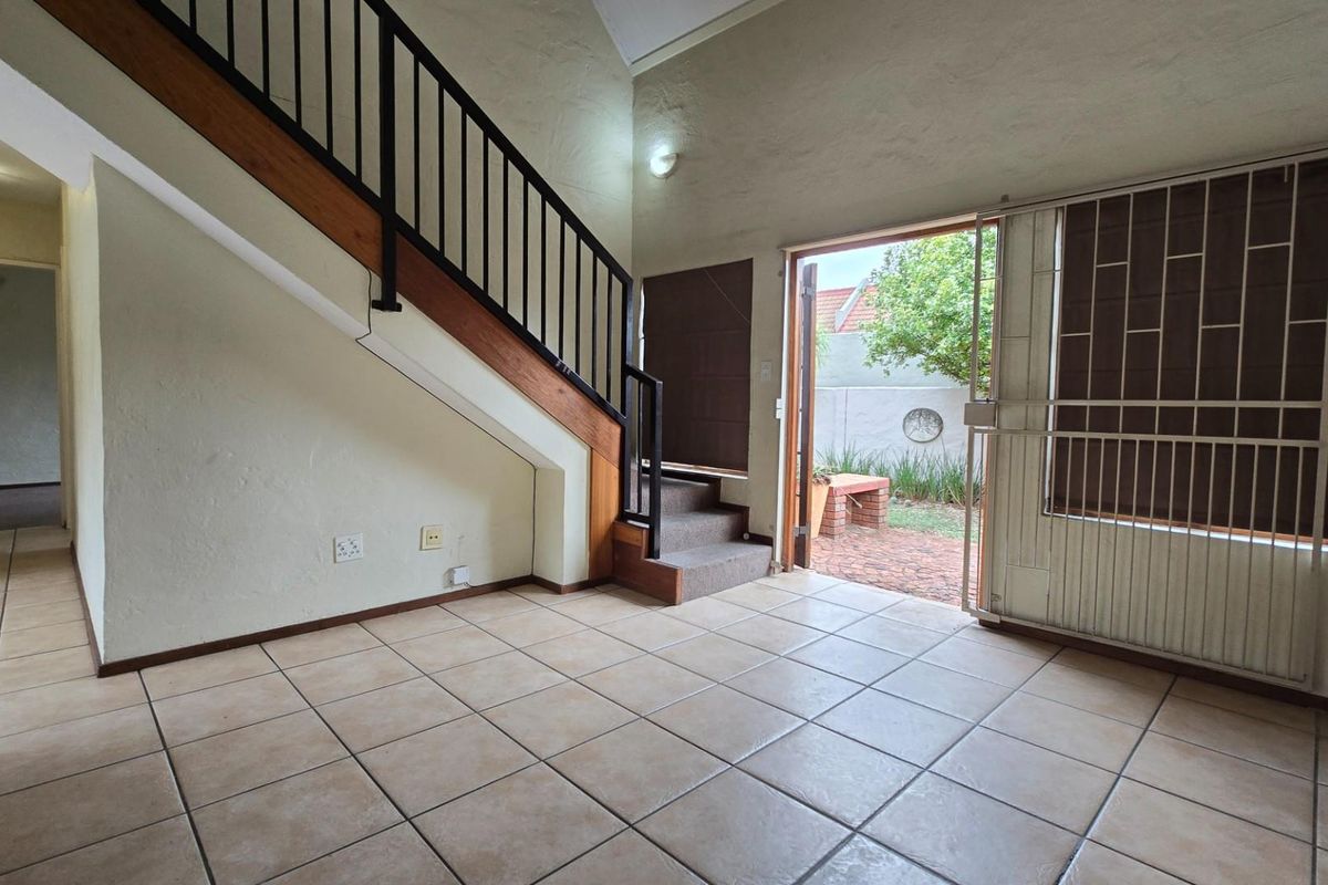 Townhouse Loft For Sale in Equestria Pretoria Gauteng - Photo 5