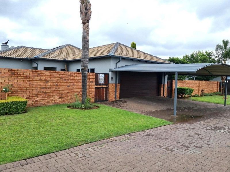 Welcome to spacious, modern living in the heart of sought-after Aerorand! - Photo 10