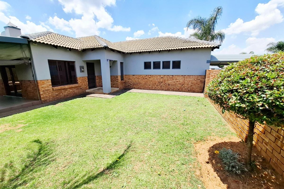 Welcome to spacious, modern living in the heart of sought-after Aerorand! - Photo 3