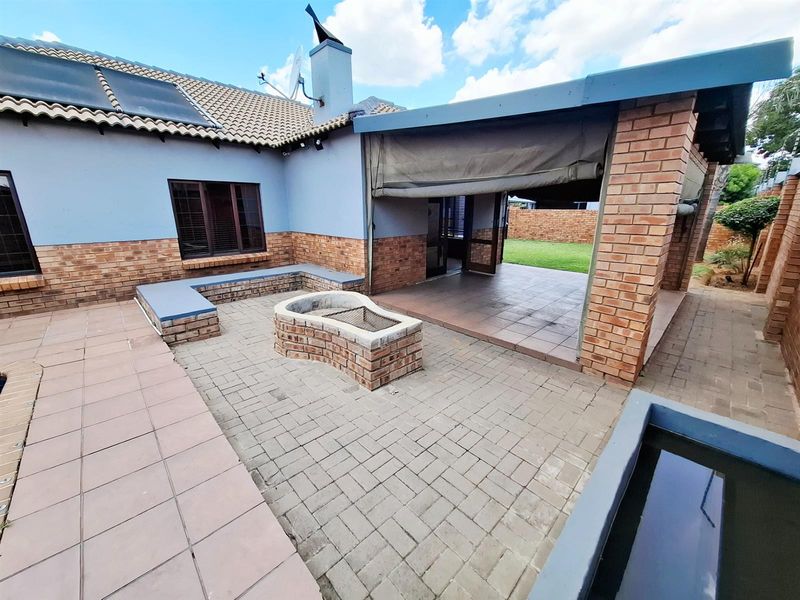 Welcome to spacious, modern living in the heart of sought-after Aerorand! - Photo 7