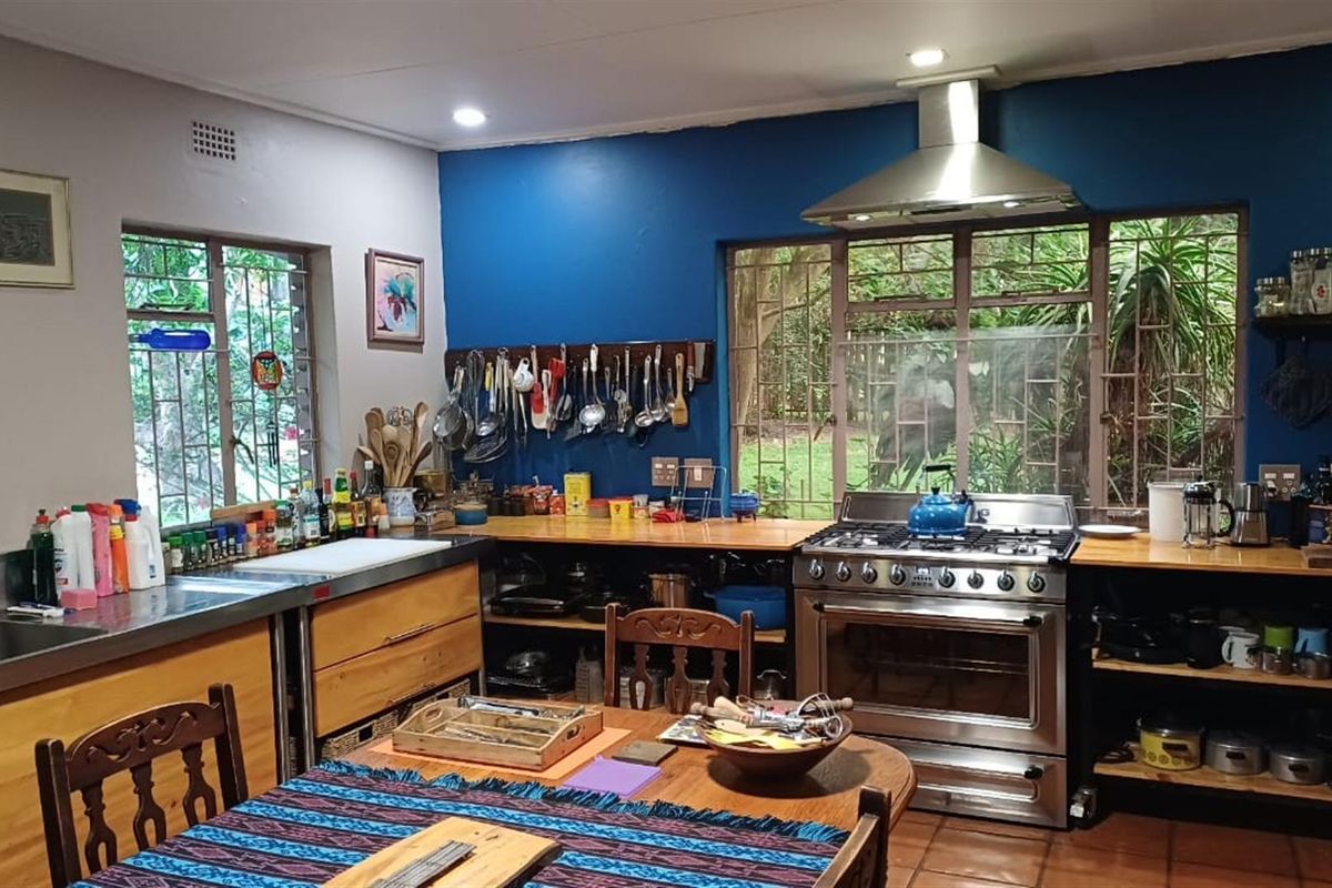 Tranquil 3 bedroom haven with indigenous garden and sparkling new pool - Photo 3