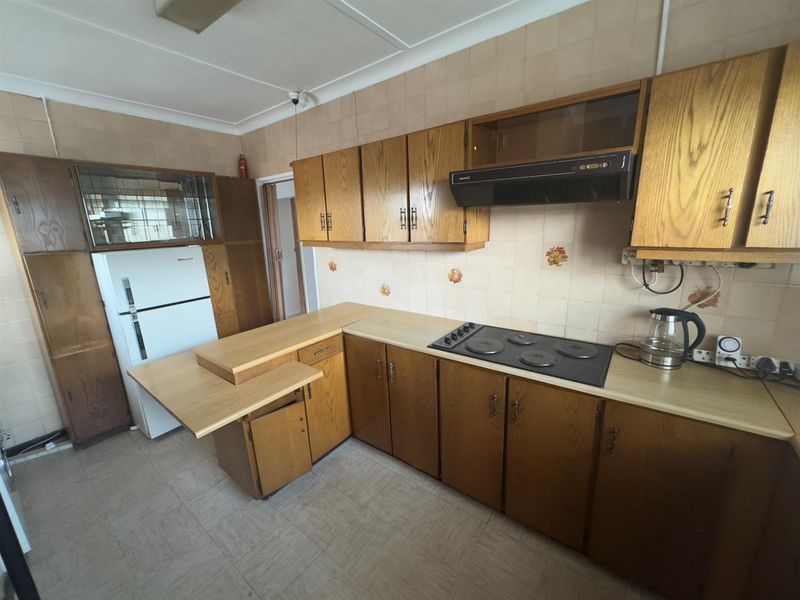 Charming 3-Bedroom Family Home with Classic Character in Prime Location - Photo 9